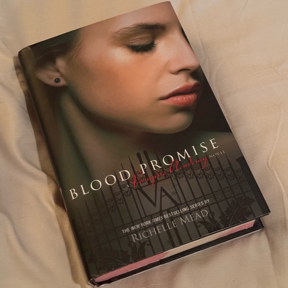Blood promise - Vampire Academy - Picture 1 of 4
